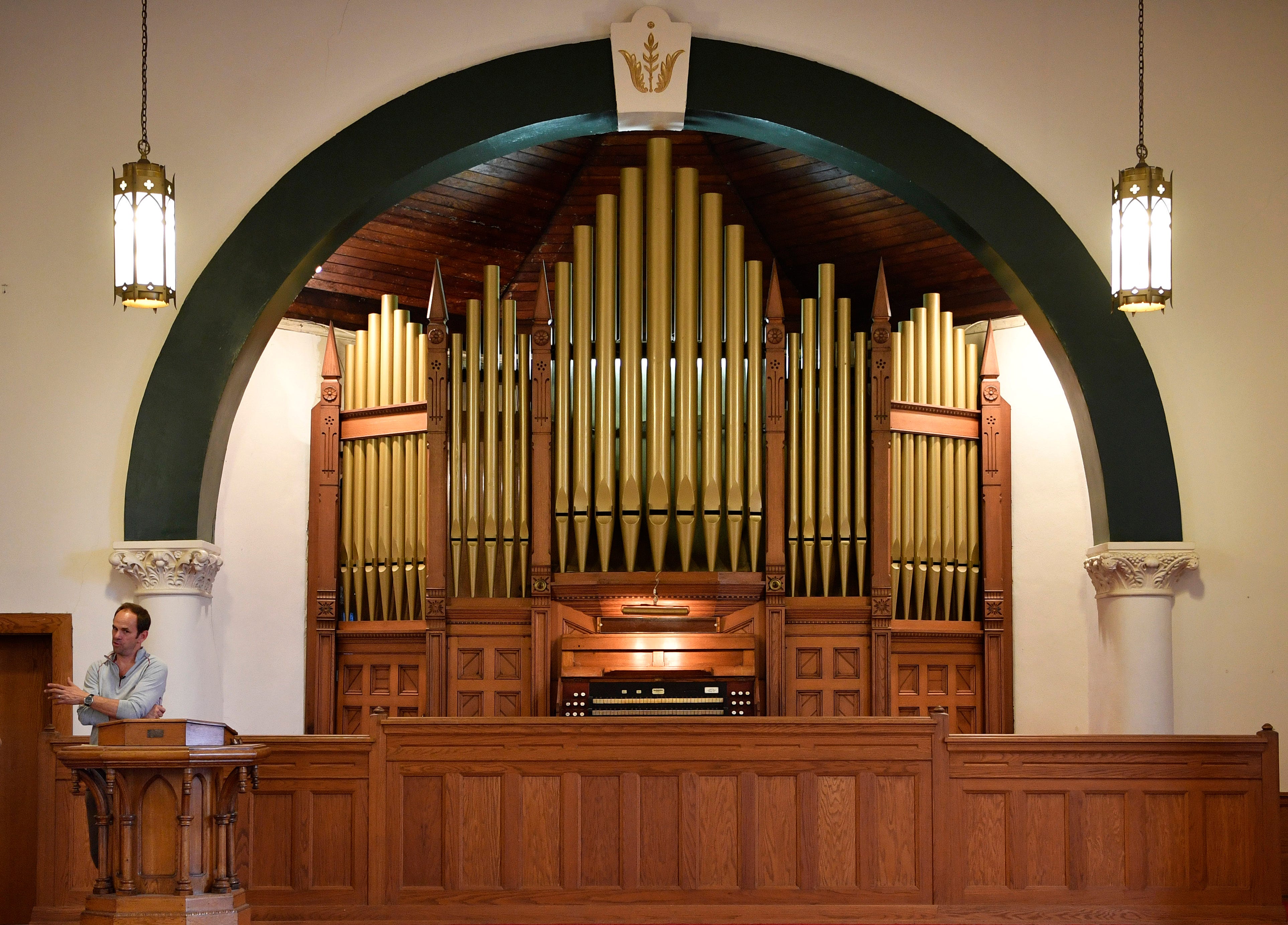 Ремонтный орган. Малый орган (Steinmann). Орган музыкальный инструмент. Органы внутри. Церковный орган.